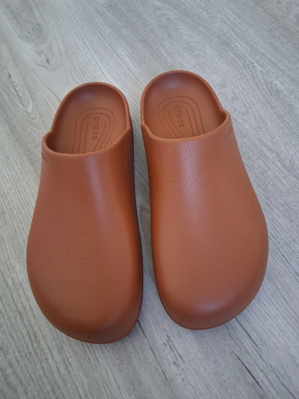 CROCS Dylan Cognac Brown Slip-On Clogs Women's Size 11 Men's Size 9 Waterproof